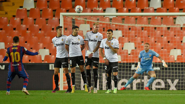 Messi-Free-Kick-Valencia